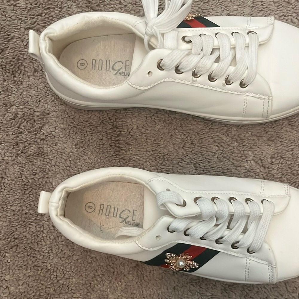 White Sneakers with Green and Red Accents - Size 8 - Picture 12 of 15